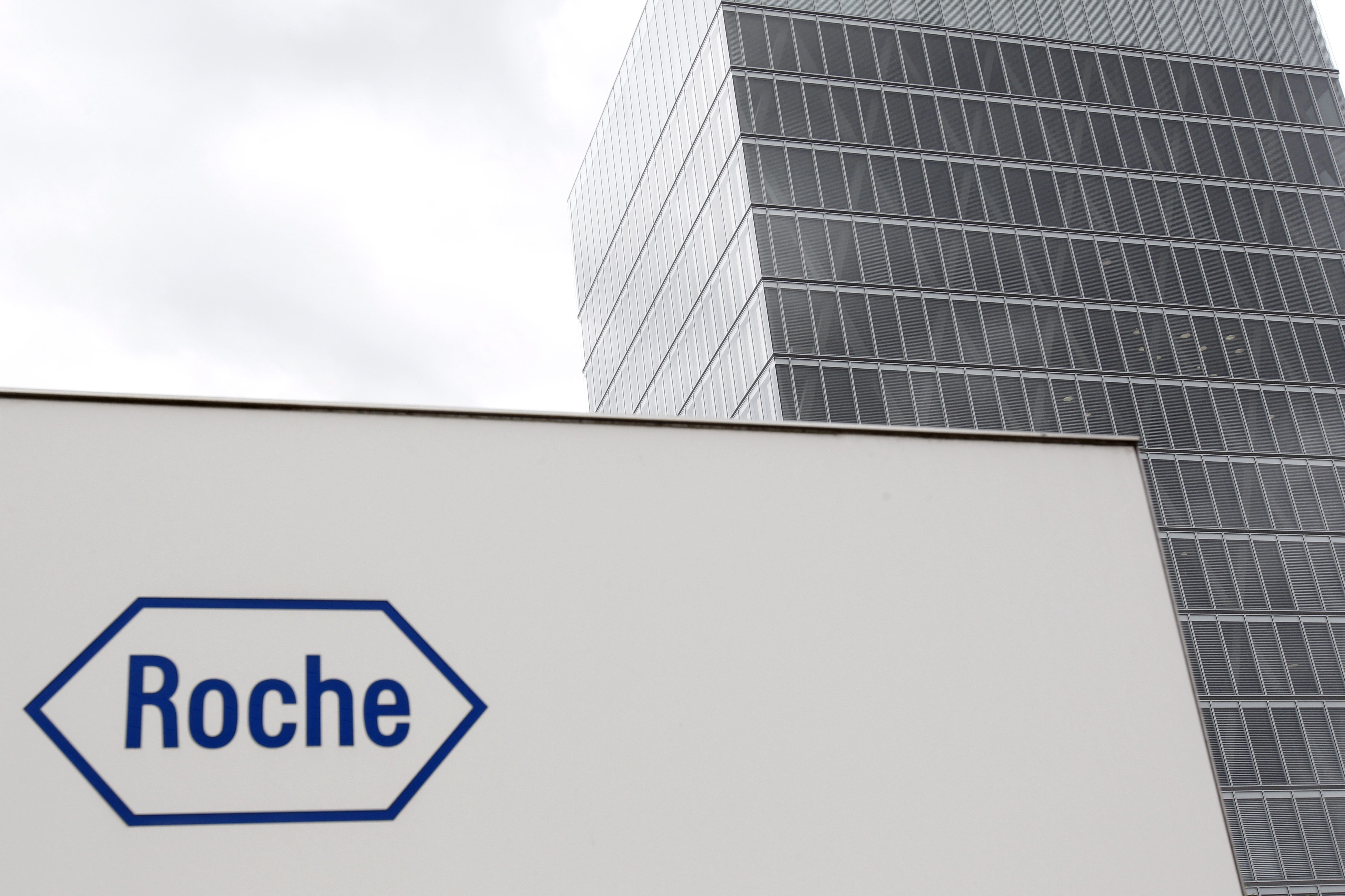 Με τις ευρωπαϊκές αρχές συνεργάζεται η Roche σε νομική διαδικασία εις βάρος της